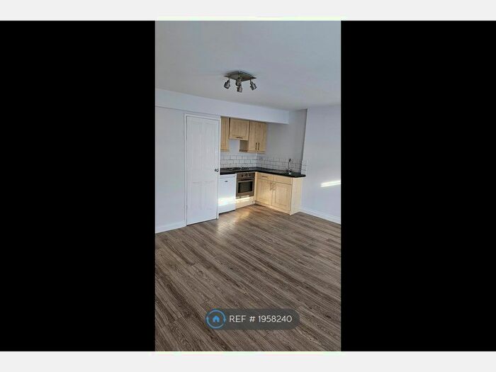 1 Bedroom Flat To Rent In Fore Street, Exeter, EX4