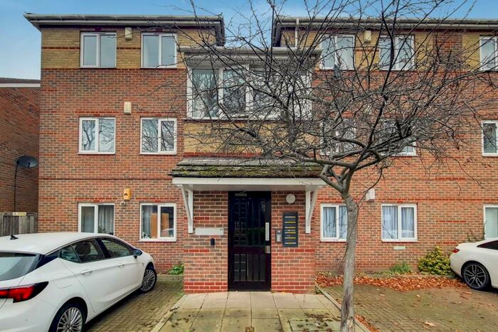2 Bedroom Flat To Rent In Eltham Road, Lee, London, SE12