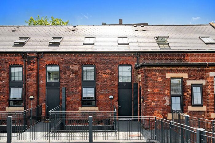 1 Bedroom Flat For Sale In St, Bartholomews Place, New Road, Rochester, Kent., ME1