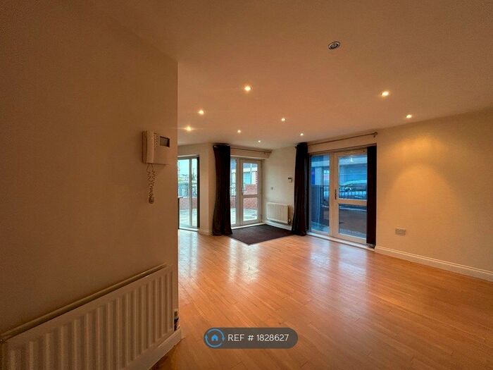 2 Bedroom Flat To Rent In Fairfield Road, Manchester, M11