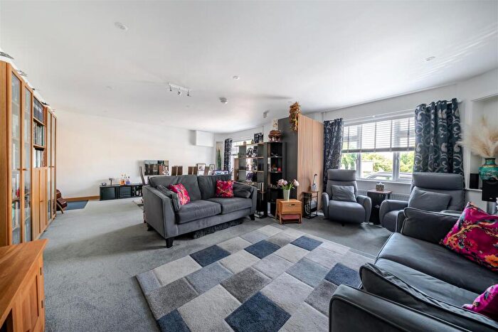 4 Bedroom House For Sale In High Street, Langton Matravers, Swanage, BH19 - Photo 2