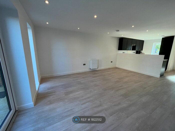3 Bedroom End Of Terrace House To Rent In Shergar Way, Salford, M6