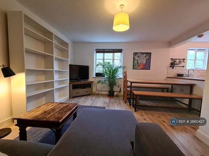 2 Bedroom Flat To Rent In Stratford, London, E15