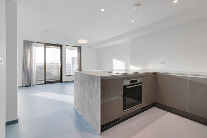 3 Bedroom Flat To Rent In Balfron Tower, St Leonards Road, London, E14