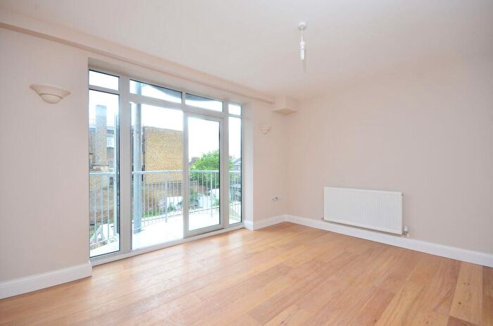 2 Bedroom Flat To Rent In Choumert Road, Peckham, London, SE15
