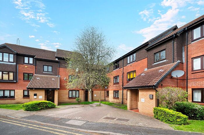 2 Bedroom Flat For Sale In Kipling Drive, Colliers Wood, SW19