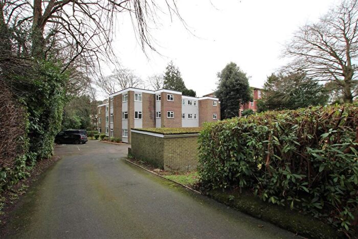 2 Bedroom Apartment To Rent In Branksome Wood Road, Bournemouth, BH4