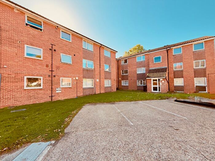 1 Bedroom Flat To Rent In Huxley Close, Northolt, UB5