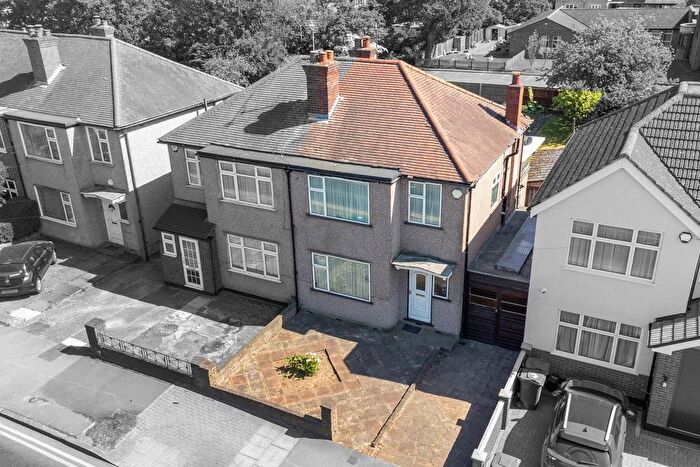 3 Bedroom Semi Detached House For Sale In Streatfield Road, Harrow, HA3