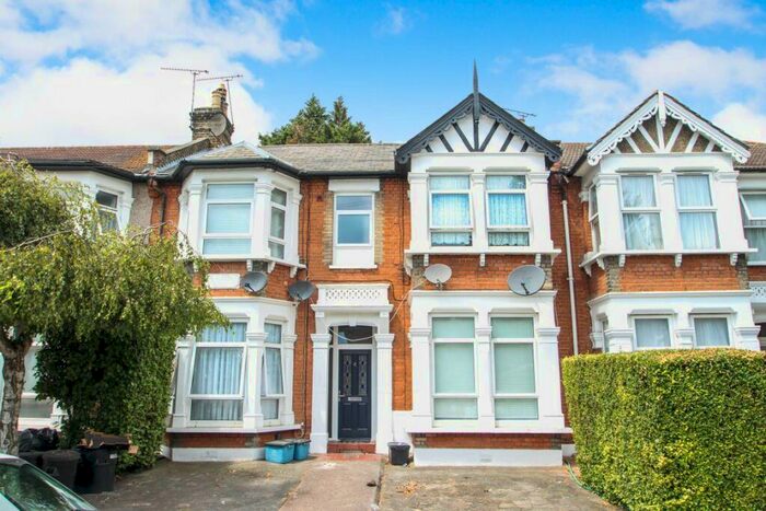 1 Bedroom Flat To Rent In Cavendish Gardens Ilford, IG1