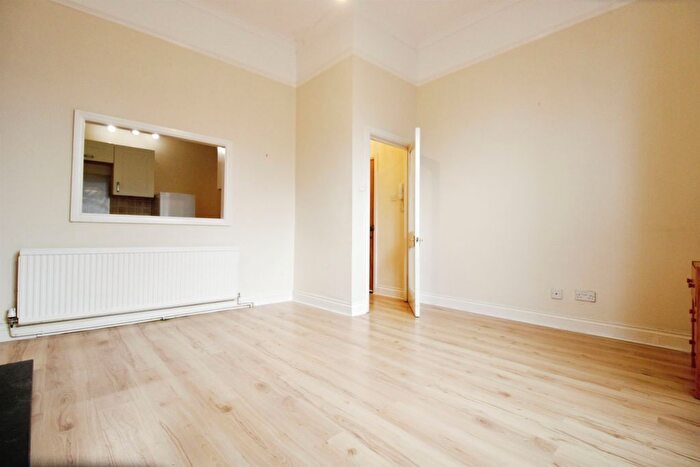 2 Bedroom Flat For Sale In Clive Crescent, Penarth, CF64