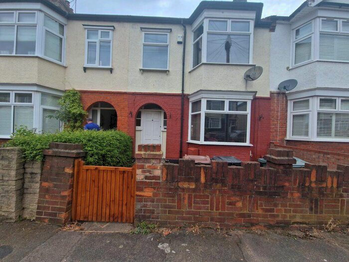 3 Bedroom House To Rent In Walthamstow, E17