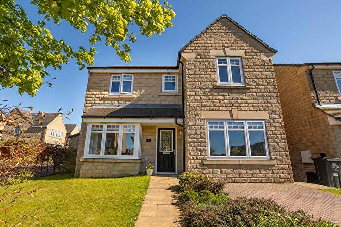 4 Bedroom Detached House For Sale In Pennine Avenue, Blackley, HX5
