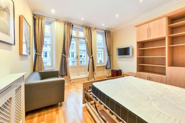 Studio To Rent In Nevern Road, London, SW5