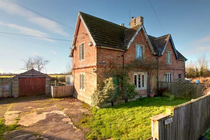 3 Bedroom Semi-Detached House For Sale In Smithcott, Dauntsey, Nr Malmesbury, SN15