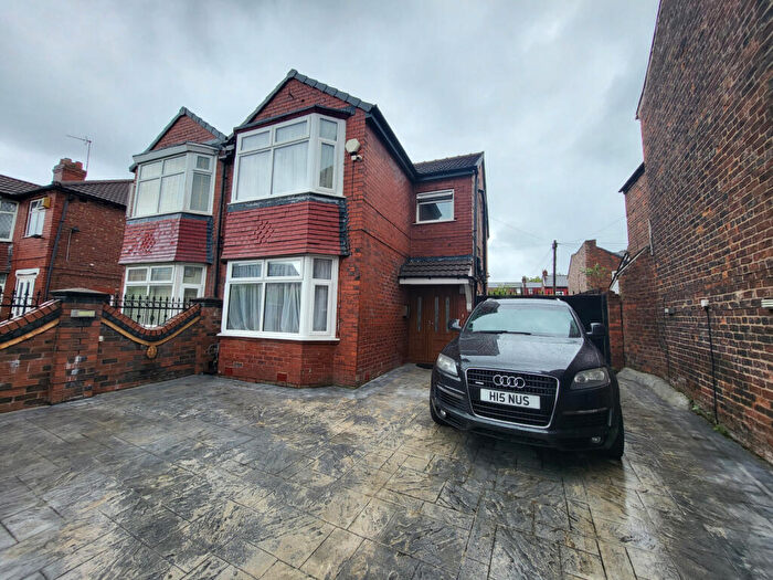1 Bedroom Semi-Detached House To Rent In Clarence Road, Manchester., M13