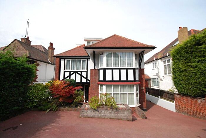 3 Bedroom Flat To Rent In Finchley Road, Golders Green, London, NW11