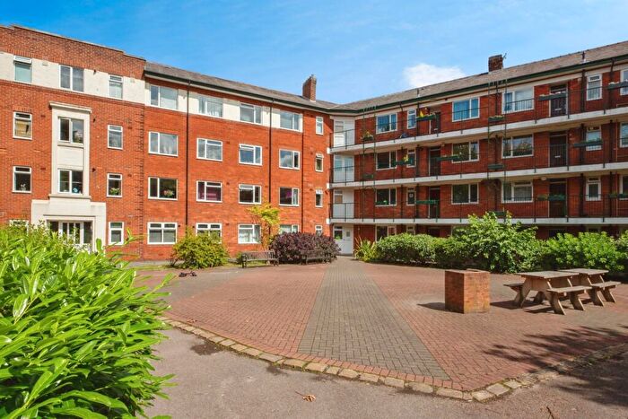 2 Bedroom Apartment For Sale In Eccles New Road, Salford, Greater Manchester, M5