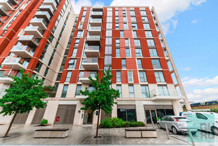 2 Bedroom Apartment To Rent In Lexington Gardens, London, SW11