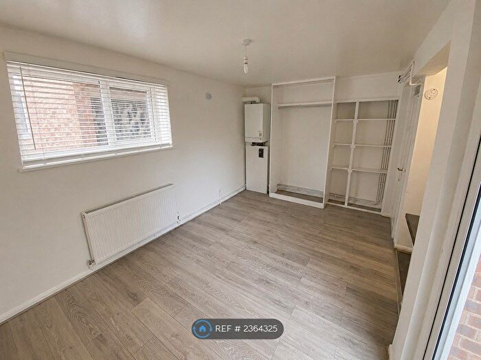 Studio To Rent In Ruthin Close, Luton, LU1