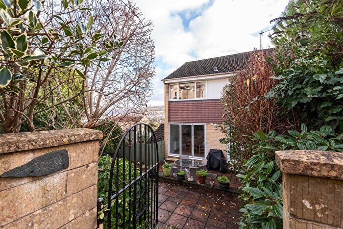 3 Bedroom Maisonette For Sale In Alpine Gardens, Bath, BA1
