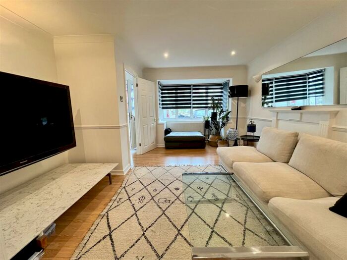 4 Bedroom House To Rent In Magnolia Close, Hertford, SG13