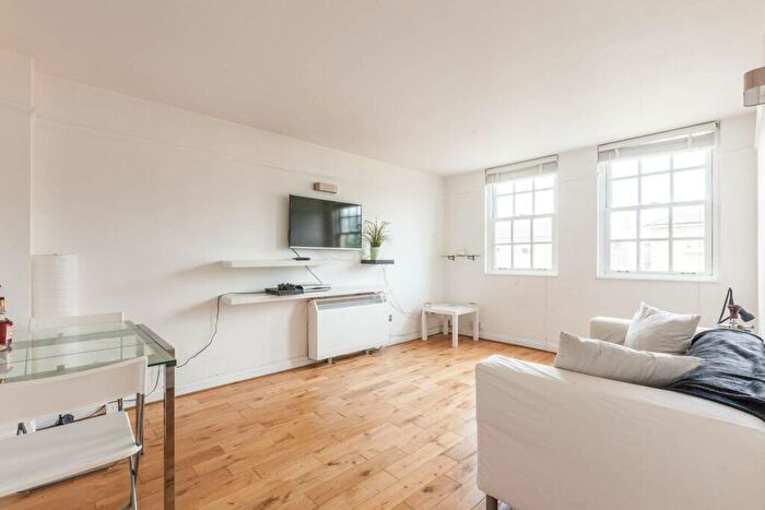2 Bedroom Flat To Rent In Hamilton Lodge, Whitechapel, London, E1