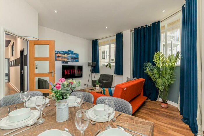 3 Bedroom Apartment To Rent In Kings Road, Brighton, BN1