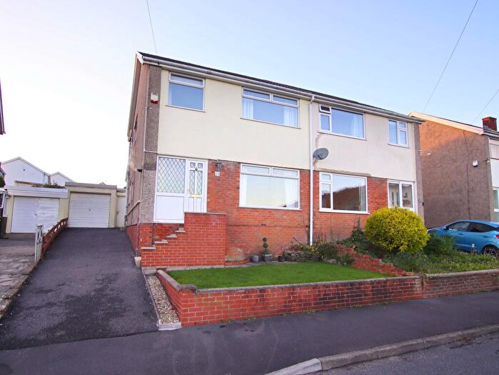 3 Bedroom Semi-Detached House For Sale In Southgate Avenue, Llantrisant, CF72