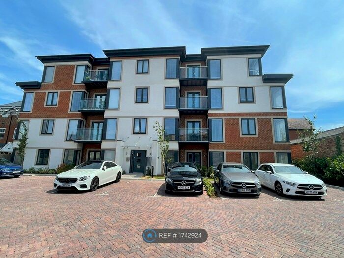 1 Bedroom Flat To Rent In Springfield Lane, Weybridge, KT13