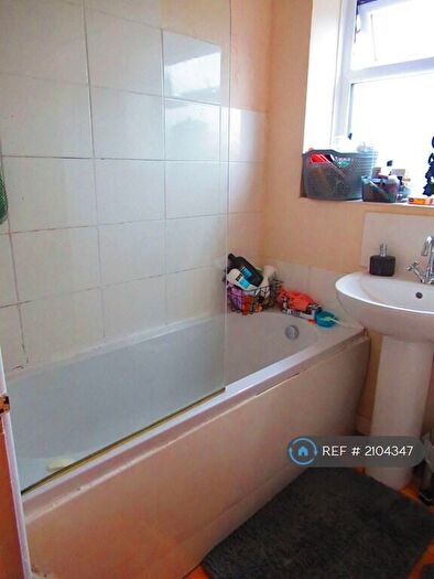 2 Bedroom End Of Terrace House To Rent In Dane Street, Oldham, OL4