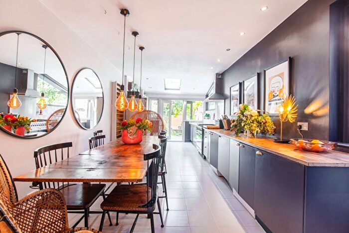 5 Bedroom Semi-detached House For Sale In Harley Road, Harlesden, London, NW10