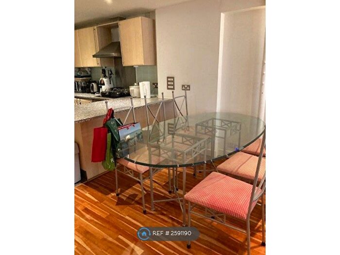 3 Bedroom Flat To Rent In City Pavilion, London, EC1M
