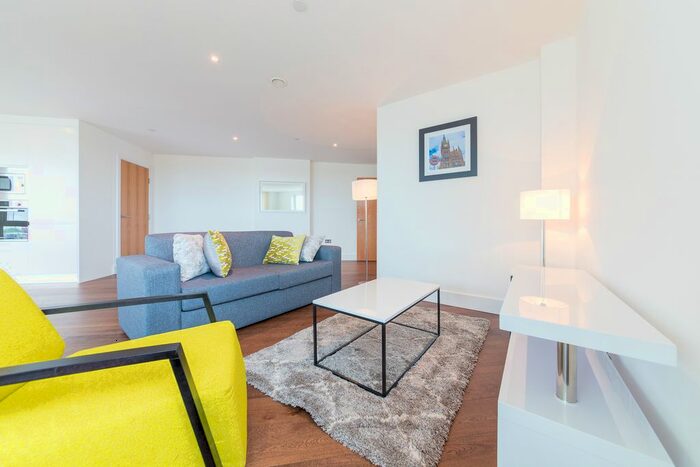 3 Bedroom Flat To Rent In Gateway Tower, Western Gateway, Royal Victoria, London, E16
