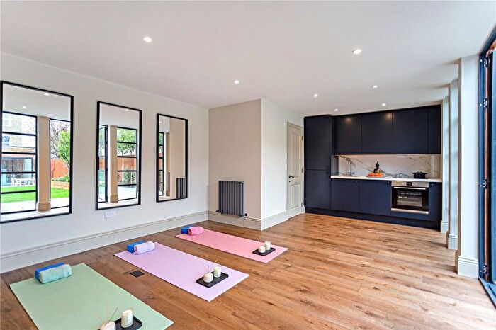 6 Bedroom Semi-detached House To Rent In Trinity Road, London, SW18