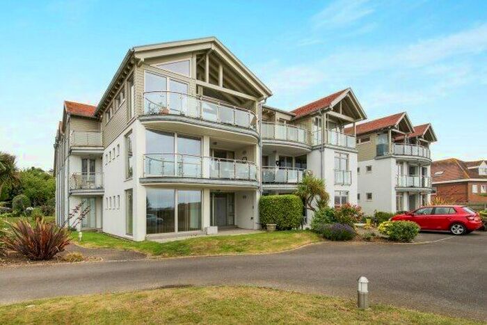 3 Bedroom Flat To Rent In A Preston Road, Weymouth, DT3