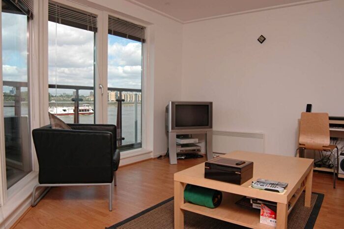 2 Bedroom Flat To Rent In Seacon Tower, Docklands, London, E14