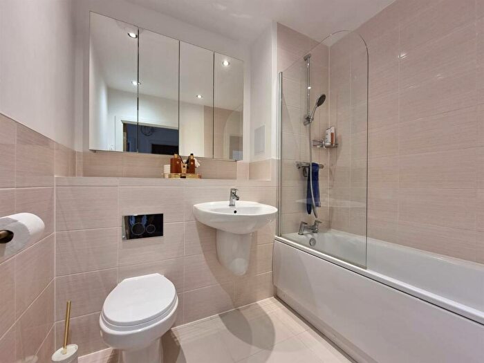 1 Bedroom Flat For Sale In Handley Page Road, IG11