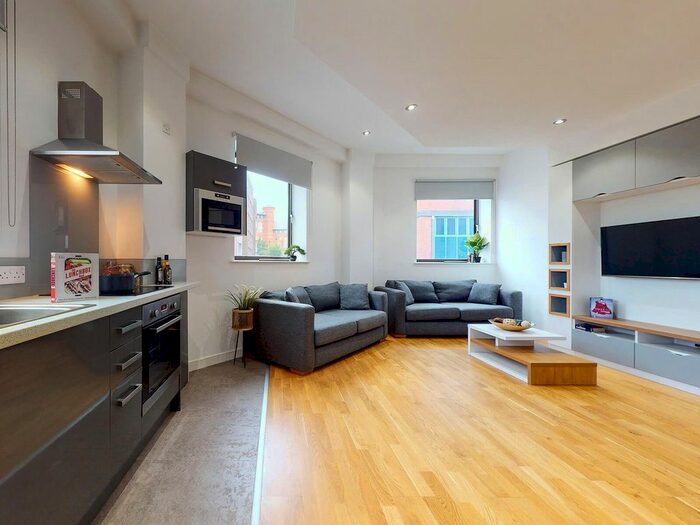 1 Bedroom Flat To Rent In Queen Street, Leeds, West Yorkshire LS1