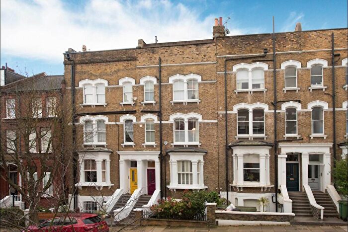 3 Bedroom Flat To Rent In Carlingford Road, London, NW3