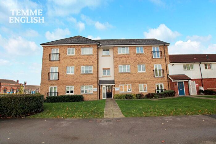 2 Bedroom Flat For Sale In Leinster House, Laindon, SS15