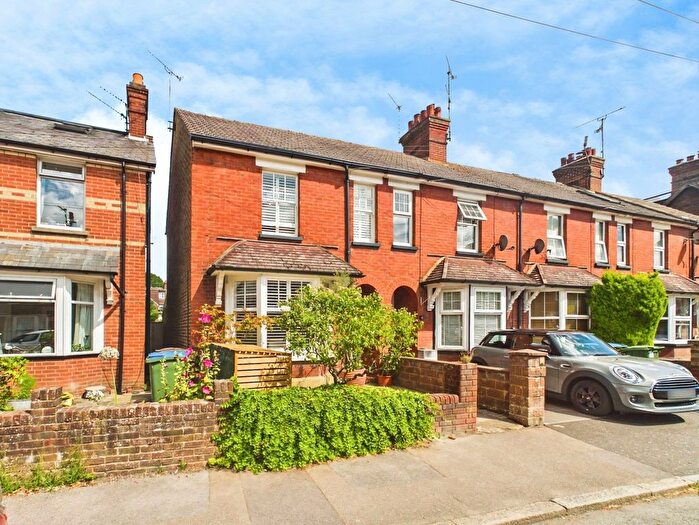 2 Bedroom End Of Terrace House For Sale In Swindon Road, Horsham, RH12