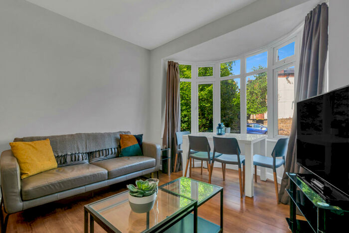 5 Bedroom House To Rent In Bainbrigge Road, Leeds, LS6