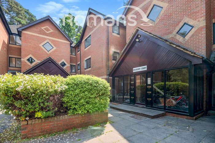 1 Bedroom Flat To Rent In Wayland Close, Bracknell, RG12