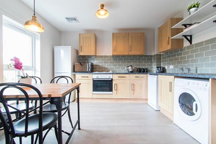 4 Bedroom Flat To Rent In Morrison Circus, Edinburgh, EH3