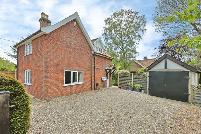 2 Bedroom Cottage For Sale In Wymondham Road, Wreningham, Norwich, NR16