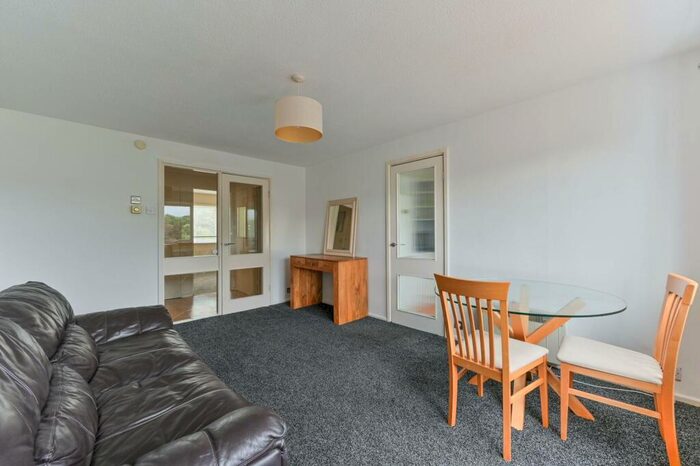 1 Bedroom Flat To Rent In Pennycroft, Croydon, CR0