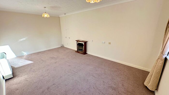 1 Bedroom Flat For Sale In New Station Road, Fishponds, Bristol, BS16
