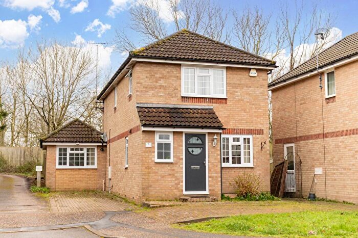 3 Bedroom Detached House For Sale In Tinsley Close, Crawley, RH10