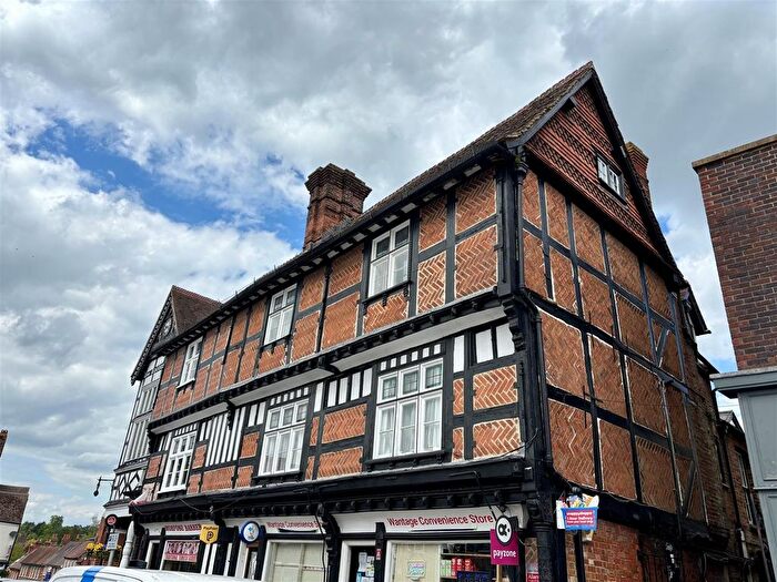 1 Bedroom Flat For Sale In Market Place, Wantage, Oxfordshire, OX12